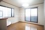 居室・リビング　南向きの２面採光♪明るく風通しのよいお部屋です☆