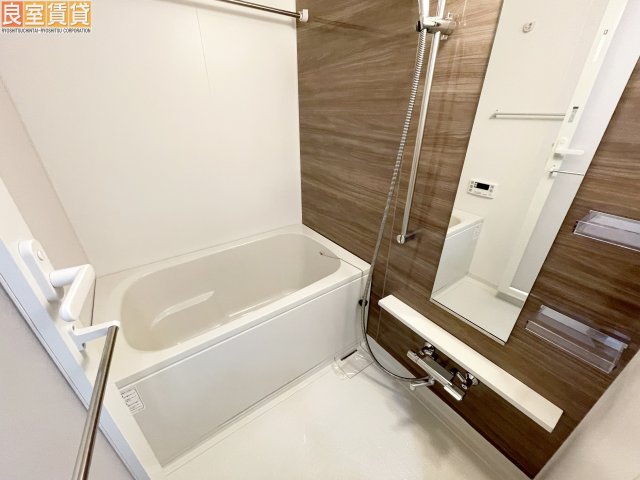 バス・シャワールーム　※写真は同物件の別部屋のものを流用しております。現状を優先し