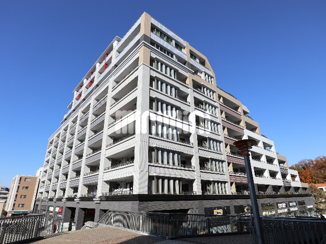 建物外観　地下道から駅直結です