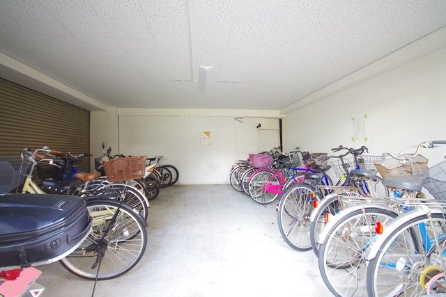 その他　屋根付き駐輪場
