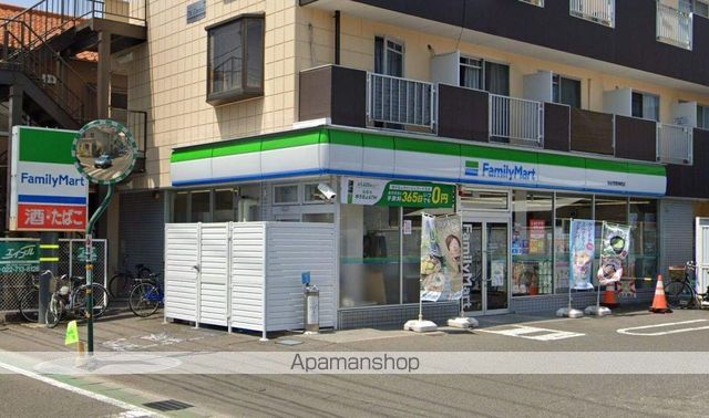 コンビニ　ファミリーマート（コンビニ）まで140m