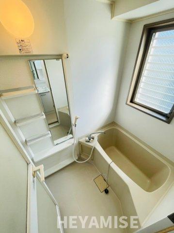 バス・シャワールーム　※同間取りの別の階のお部屋の画像です※