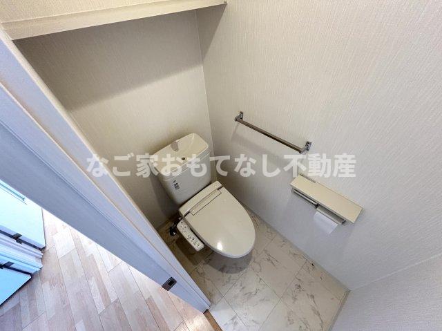 トイレ　※写真は別号室
