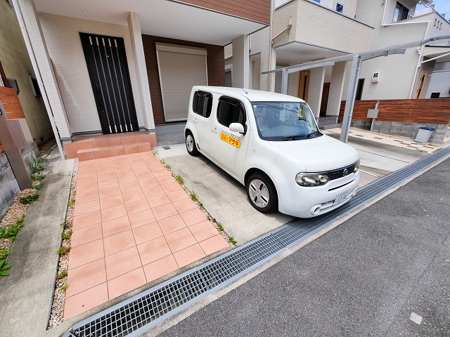 駐車場　駐車場があるので、車を買う予定の方も安心です