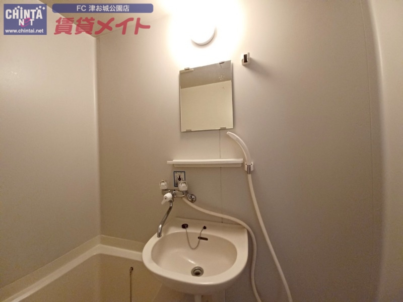 洗面設備　同型参考写真