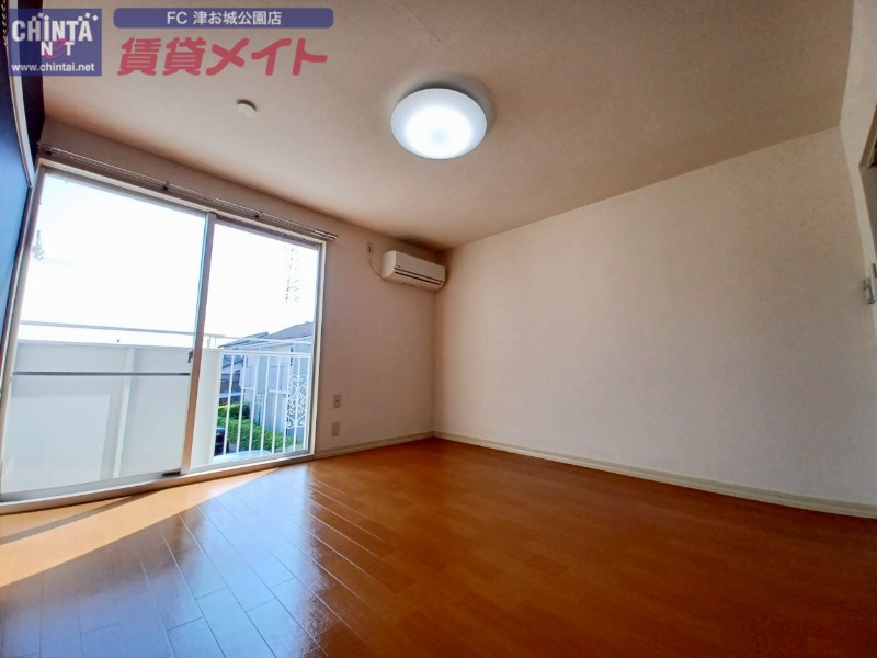 居室・リビング　同型参考写真