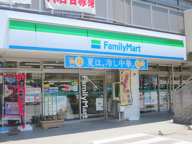 コンビニ　ファミリーマート鷲津駅前店（コンビニ）まで267m