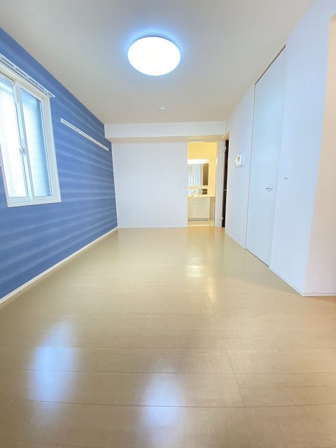 その他部屋・スペース　開放的な寝室です