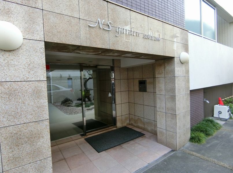 エントランス　弊社は都内全域の物件をご紹介可能です！