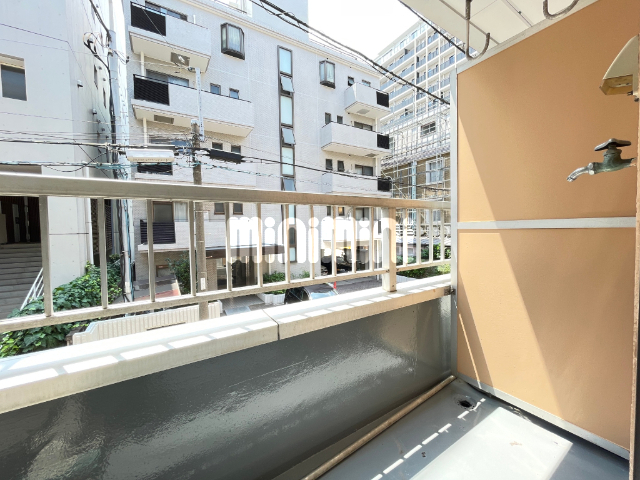 バルコニー　洗濯機置き場