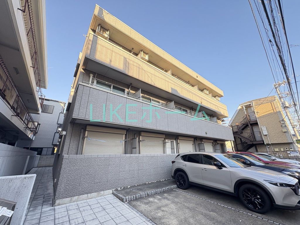 建物外観　駐車場
