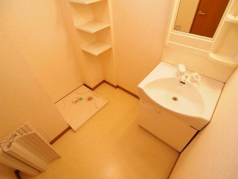 リバーサイド酒井 IIIの居間写真