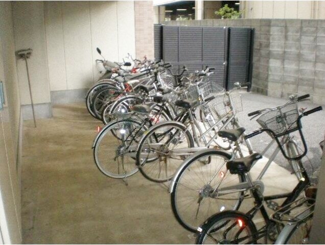 その他共有部分　敷地内駐輪場です♪
