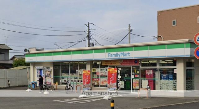 コンビニ　ファミリーマート（コンビニ）まで924m