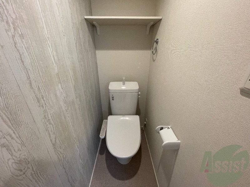 トイレ　トイレはこちらのウォシュレット付きになりますね。