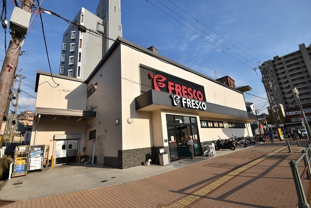 スーパー　フレスコ枚方公園駅前店（スーパー）まで300m