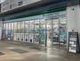 コンビニ　ファミリーマート銘品蔵諫早駅店（コンビニ）まで306m