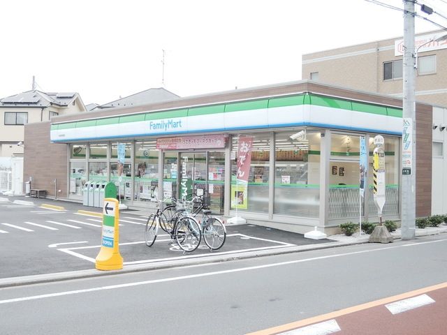コンビニ　ファミリーマート（コンビニ）まで462m