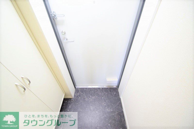 玄関　仕様・設備は現況と異なる場合があります。現況優先。