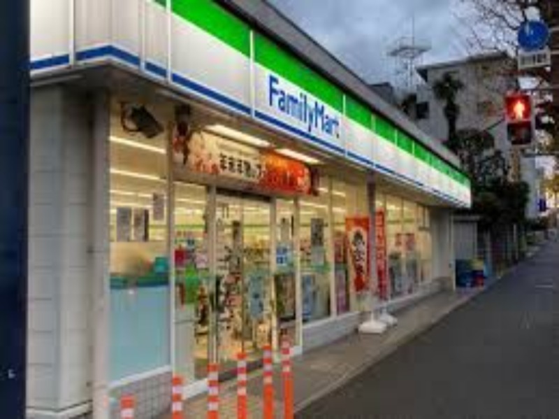 コンビニ　ファミリーマートニック片倉店（コンビニ）まで278m