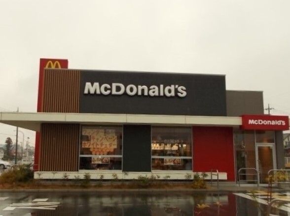 飲食店　マクドナルド桶川下日出谷店（飲食店）まで340m