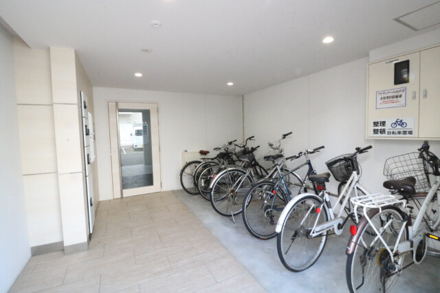 エントランス　屋内駐輪場☆