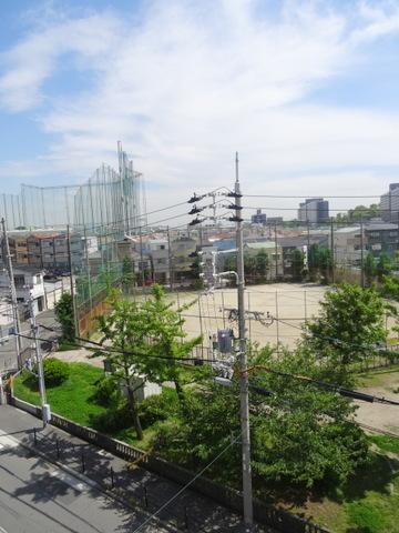 眺望　★目の前が公園！日当たり良好★