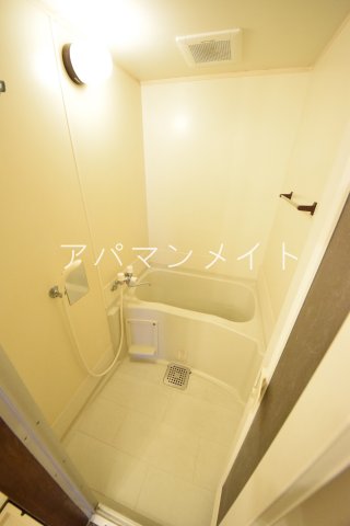 バス・シャワールーム　落ち着いた空間のお風呂です