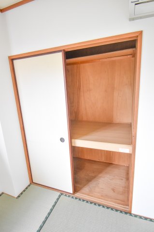 収納　押入れは奥行きもあるので収納力が凄いんです押入れは奥行きもあ