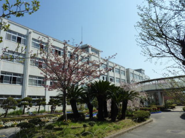 小学校　高槻市立北大冠小学校（小学校）まで604m