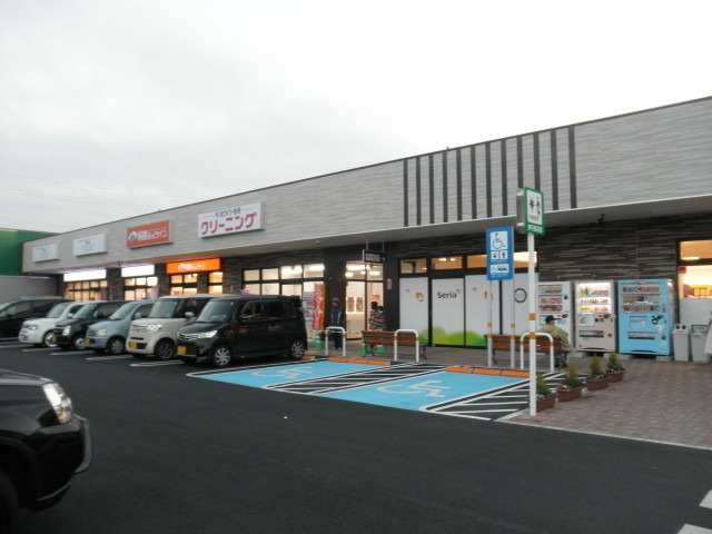 スーパー　100円ショップセリアイオンタウン吉川美南店（スーパー）まで392m