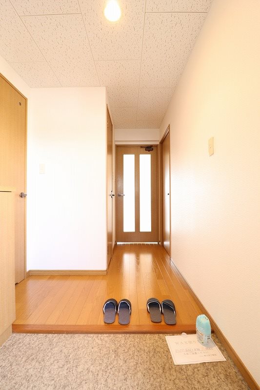 玄関　別部屋写真使用