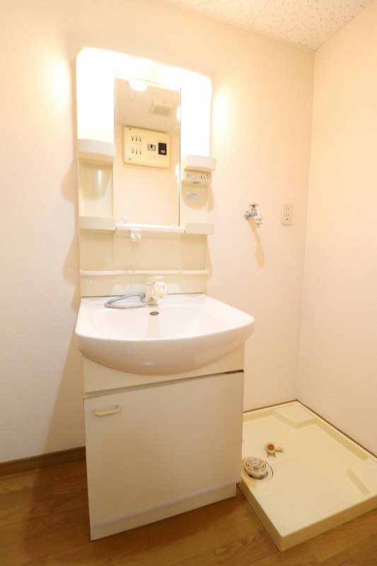 洗面設備　別部屋写真使用