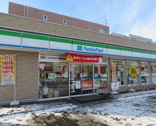 コンビニ　ファミリーマート札幌南郷15丁目店（コンビニ）まで500m