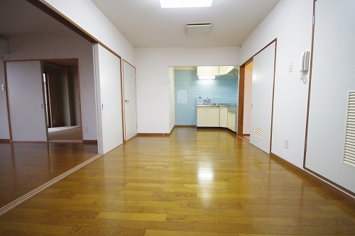 ＪＲ宇都宮線 小山駅 徒歩14分 5階建 築35年の居間写真