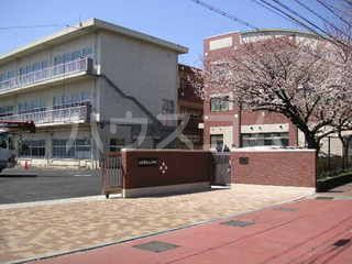 小学校　三島市立北小学校（小学校）まで697m
