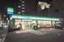 コンビニ　ファミリーマート 栄五丁目店（コンビニ）まで129m