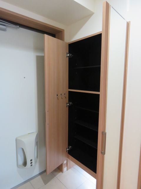 玄関　靴箱