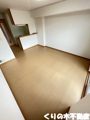 居室・リビング　反転同タイプのお部屋です（現況を優先します）