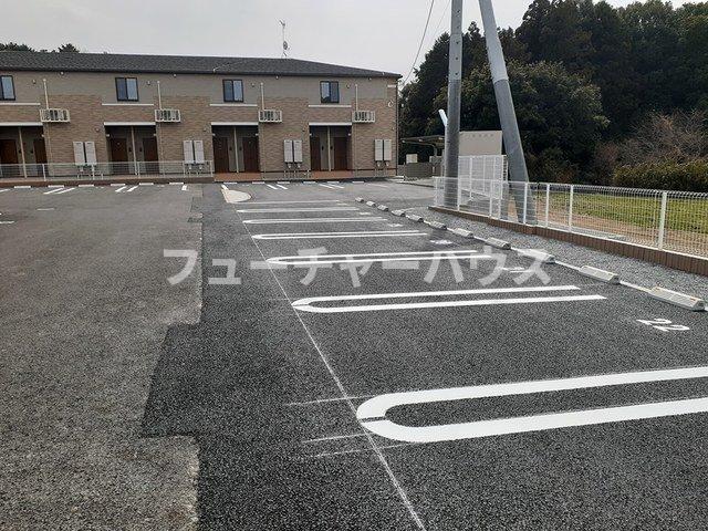 駐車場　駐車場があるので、車を買う予定の方も安心です