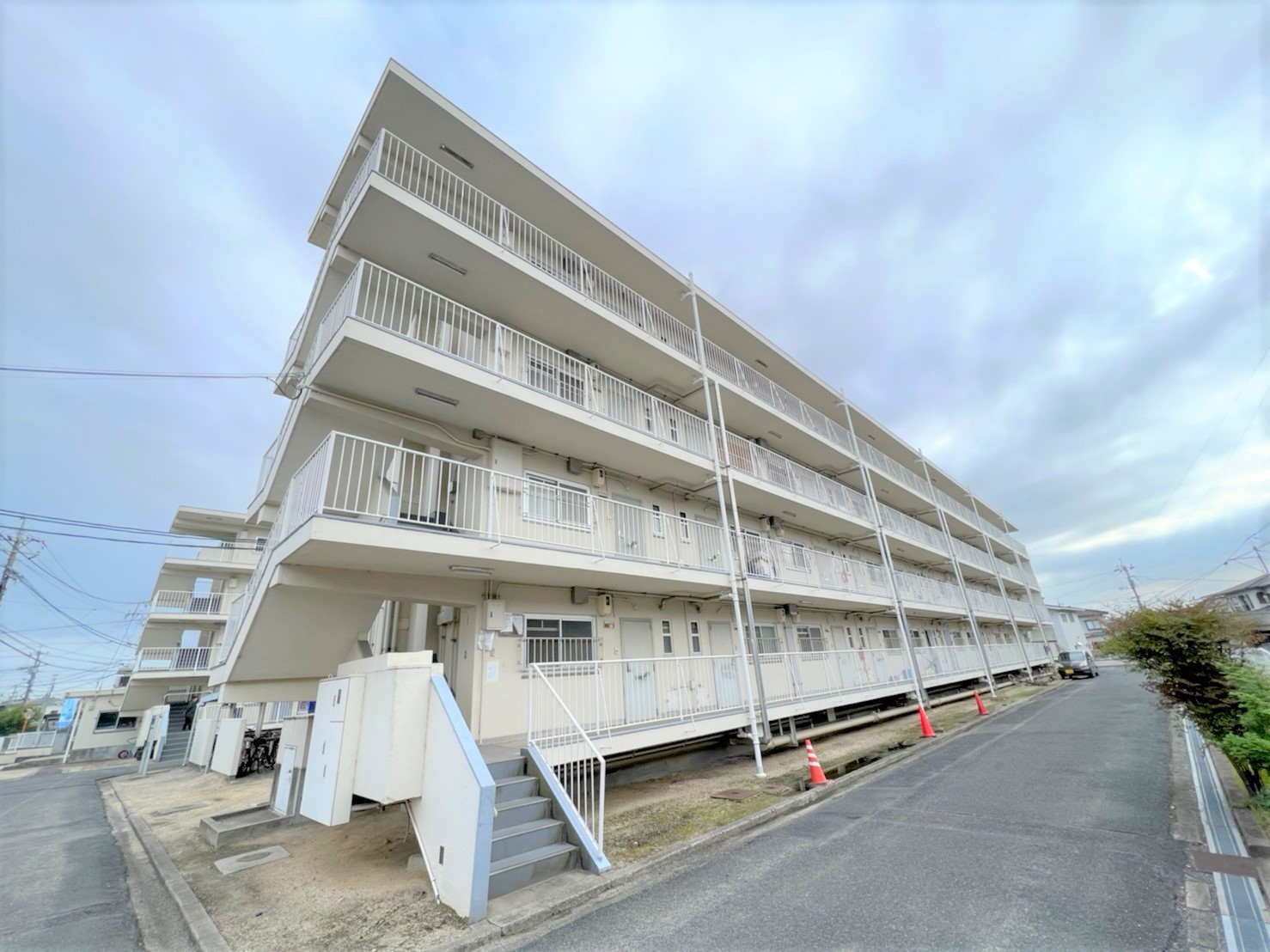 ビレッジハウス西阿知2号棟の外観写真