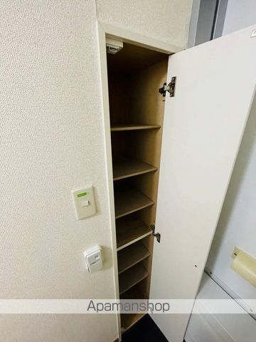 レオパレス花の玄関写真