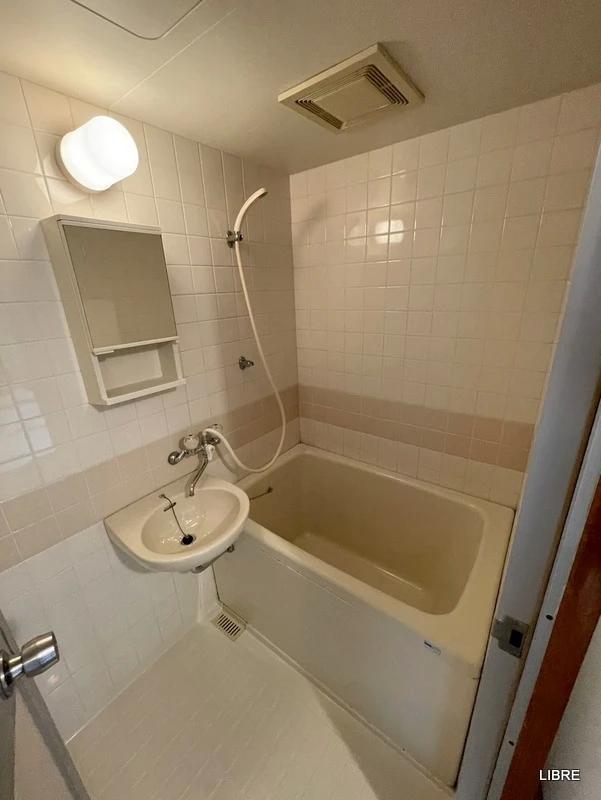 バス・シャワールーム　※同物件、別のお部屋のイメージ写真です！