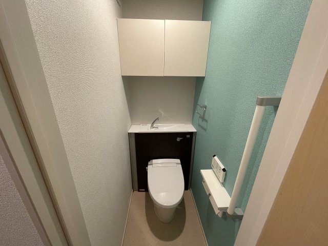 京成本線 公津の杜駅 徒歩15分 3階建 築6年のトイレ写真