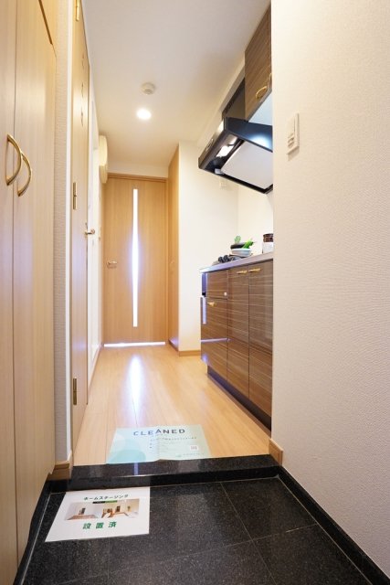 玄関　※家具・小物はイメージです