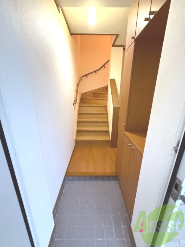 玄関　玄関はこちらです。広さも十分そうですね。