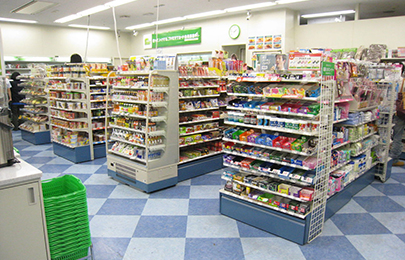 コンビニ　ファミリーマート 東海大学医学部付属病院店（コンビニ）まで481m