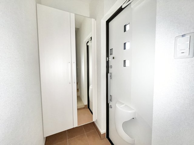 玄関　※別部屋参考写真