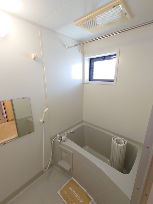 バス・シャワールーム　同タイプ別部屋の写真です