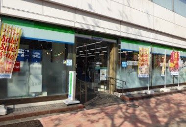 コンビニ　ファミリーマート 神楽坂一丁目店（コンビニ）まで459m